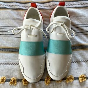 Aldo size 9 tennis shoe